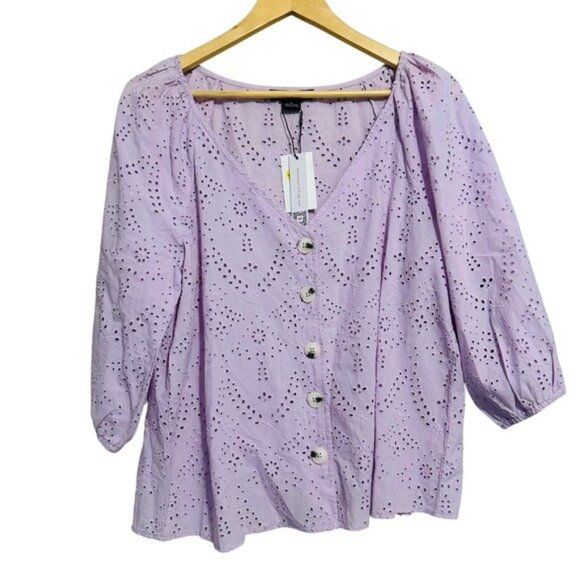Sanctuary Modern Eyelet V-Neck Blouse – Lavender Ice – Size Medium (NWT) - Picture 4 of 14